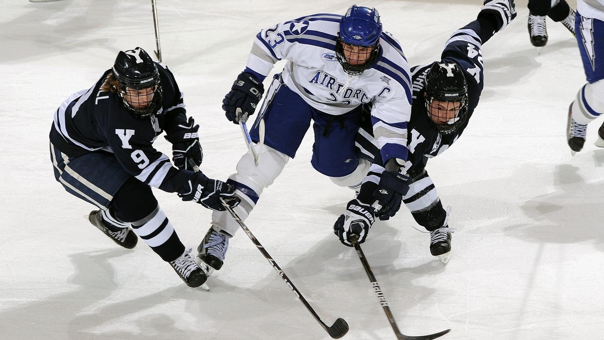 拜仁战胜劲敌，凯恩完成帽子戏法，凯恩球迷